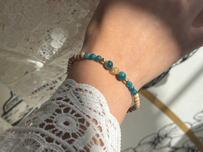 Bracelet Cybèle en Apatite porté au poignet