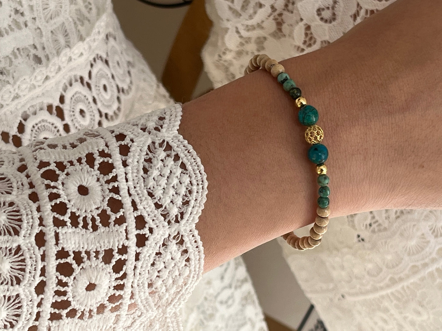 Bracelet Cybèle en Apatite porté au poignet