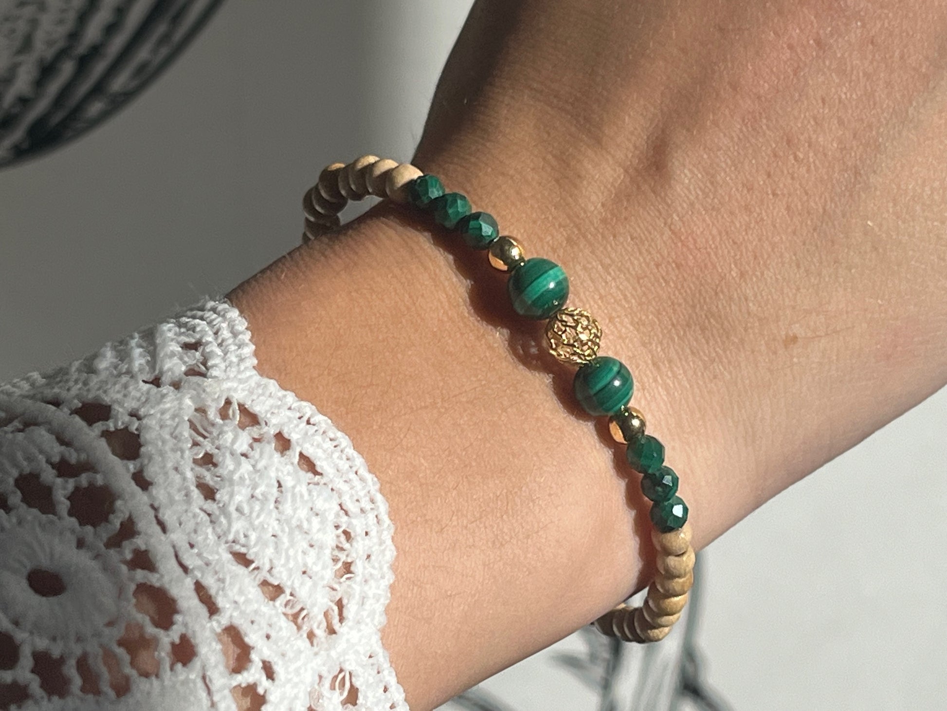 Bracelet Cybèle en Malachite porté au poignet