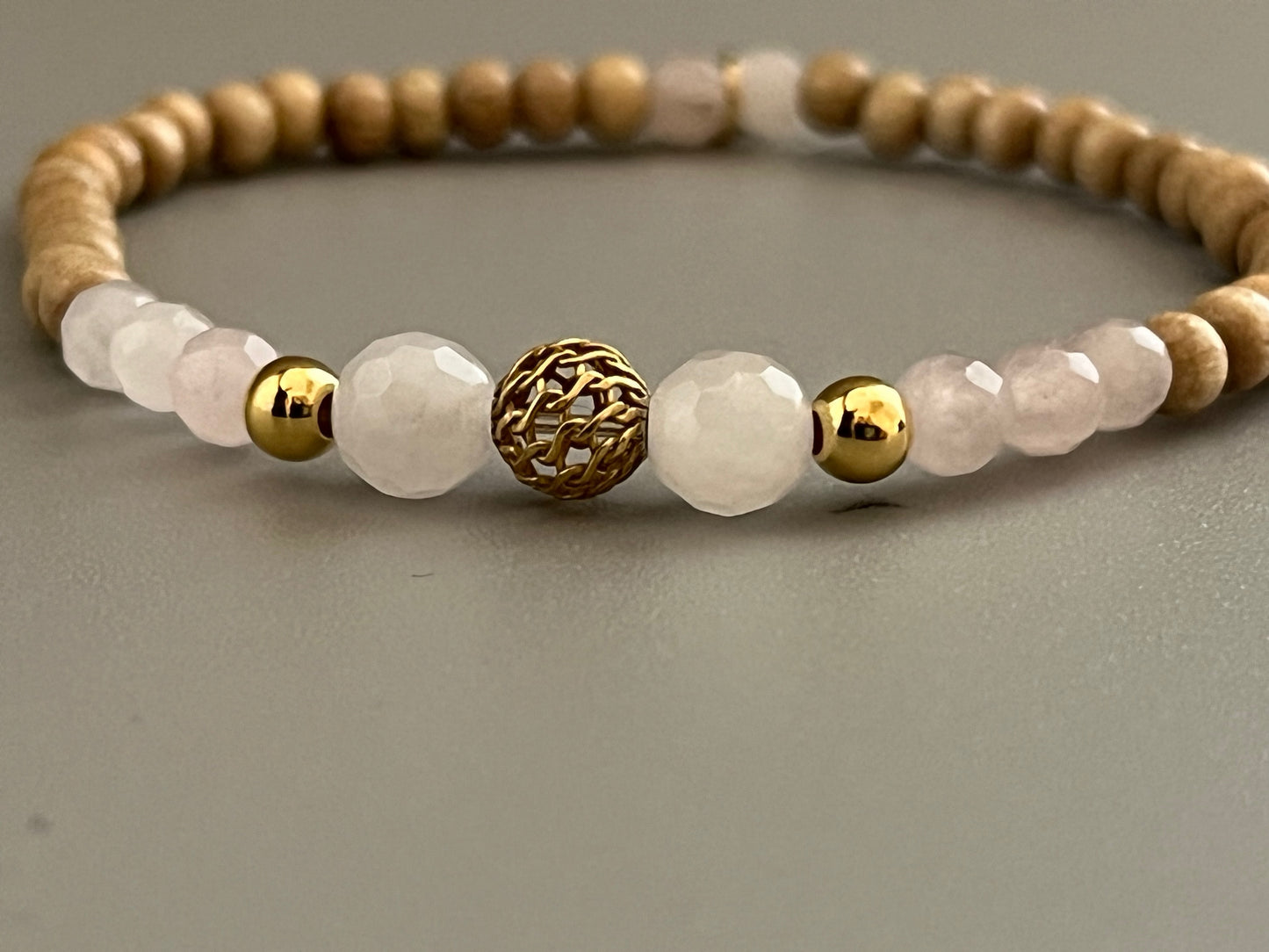 Bracelet Cybèle avec mise au point sur les perles en Quartz Rose