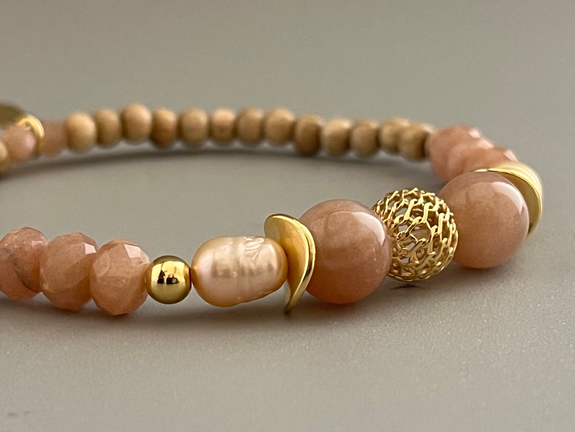 Bracelet Poema avec mise au point sur les perles en Pierre de Lune Orangée