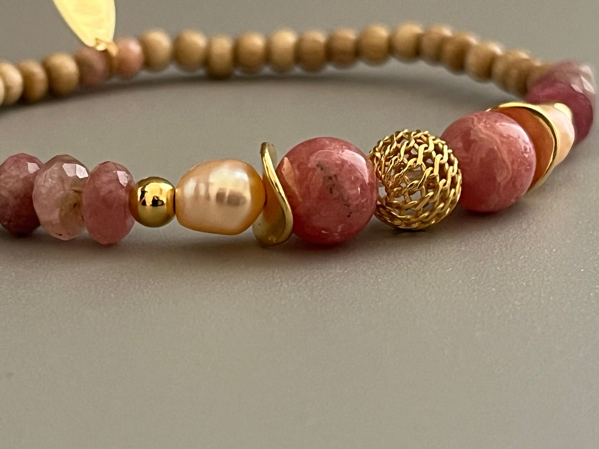 Bracelet Poema avec mise au point sur les perles en Rhodochrosite et Tourmaline Rose