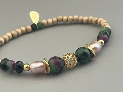 Bracelet Poema avec mise au point sur les perles en Rubis Zoisite