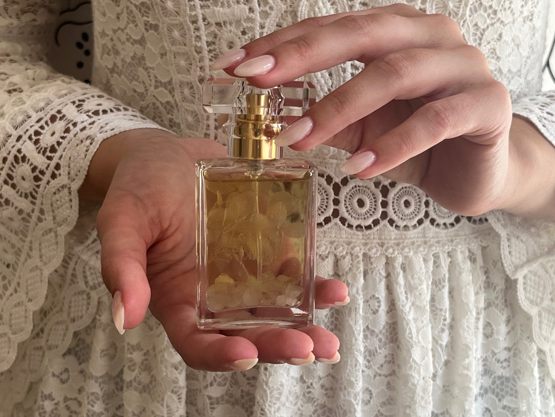 Eau de Parfum Aleph présenté par l'égérie