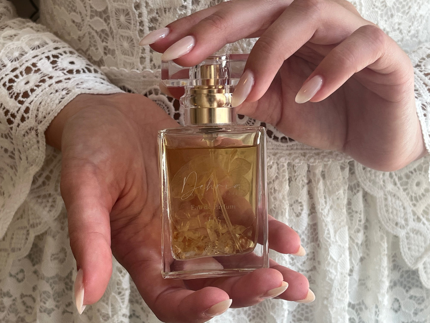 Eau de Parfum Hé présenté par l'égérie