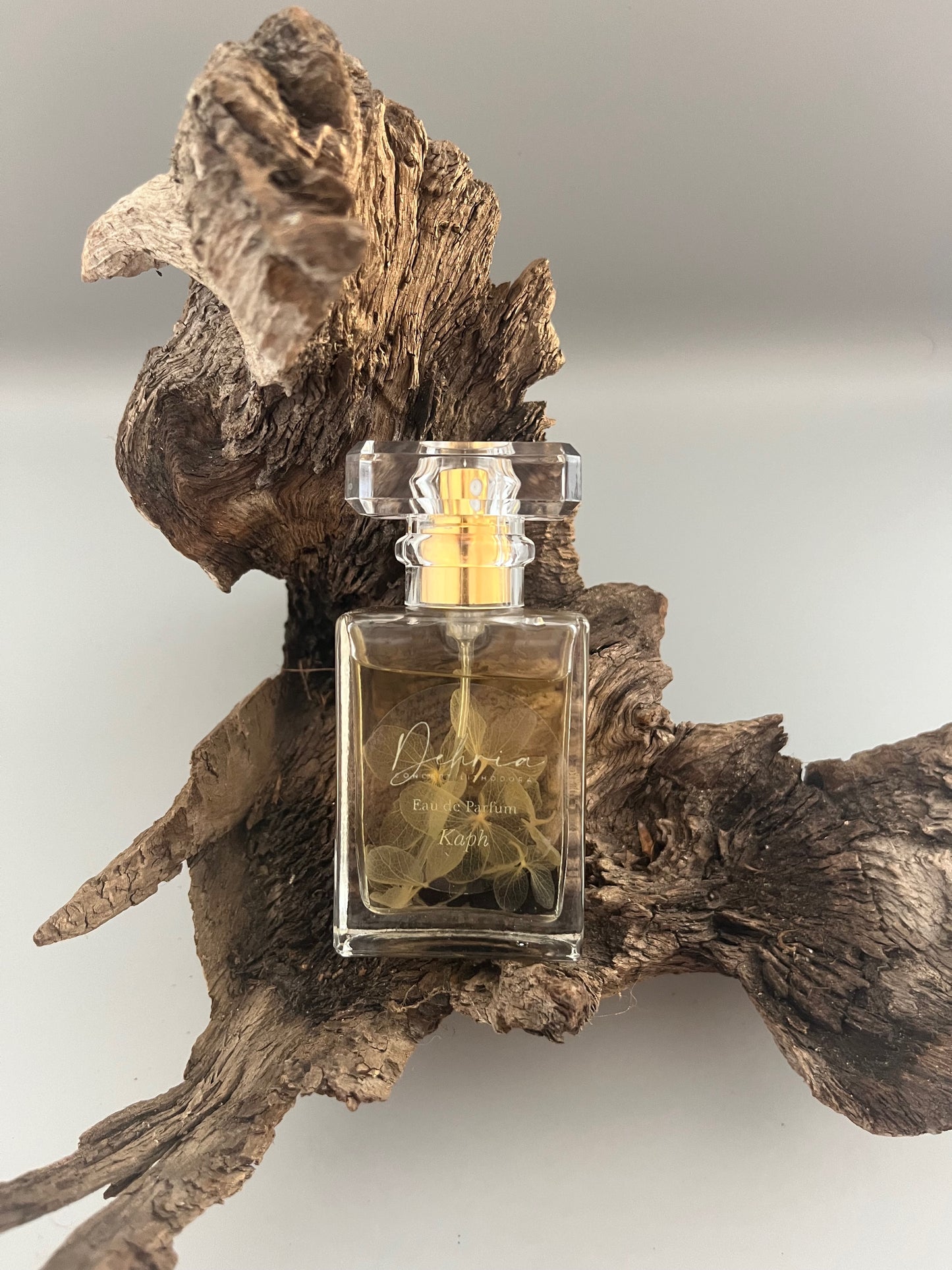 Eau de Parfum Kaph sur support en bois